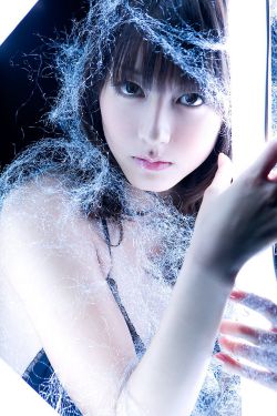 女机器战警